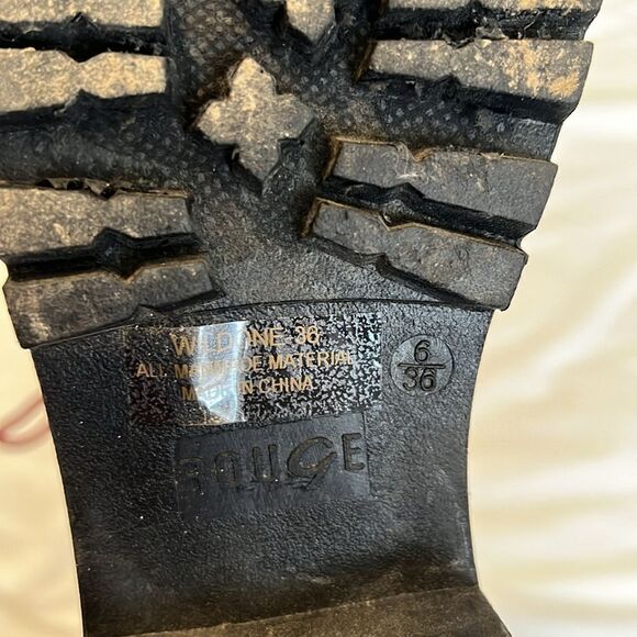 Rouge size 6 red velvet side zip lace front lug sole comfy ankle boots EUC - Picture 10 of 16